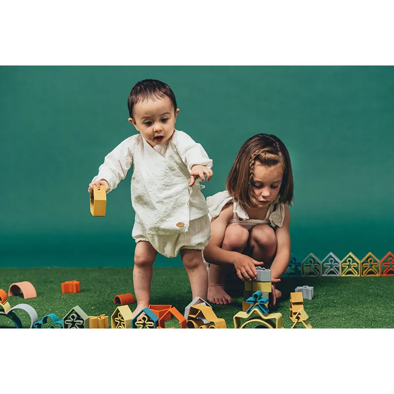 Pack 6 Personnages + 6 Maisons + 6 Arbres Silicone Nature - 0m+-4