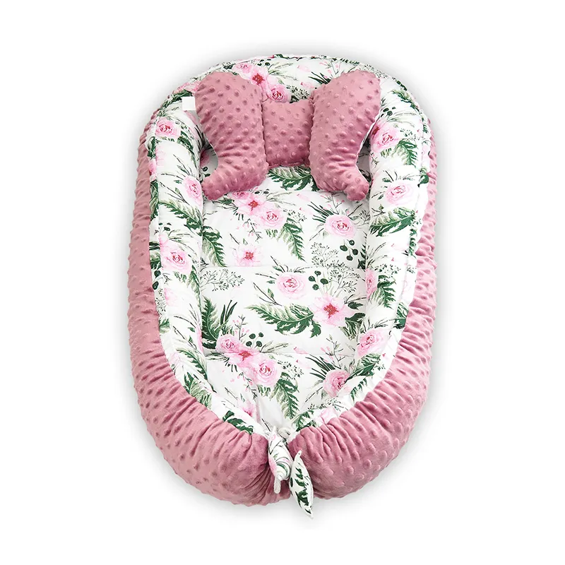 Cocon cale-bébé + Coussin Minky Roses - 90x50cm-0
