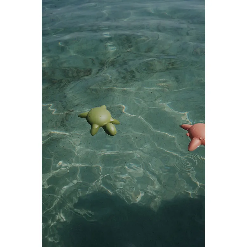Jouet en plast. recyclé Greta la Tortue Corail - 12m+-5