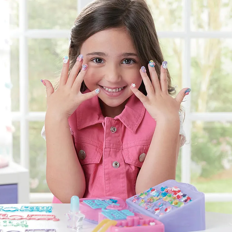 Le coffret de manucure multicolore - 4+-8