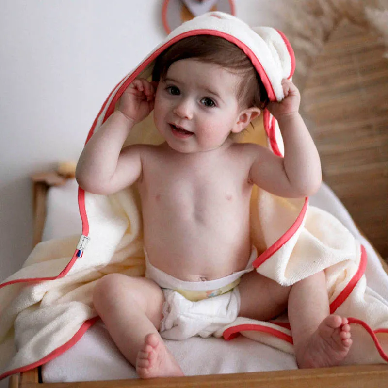 Cape de Bain Cat Power Girl brodée  - 90x90cm-0