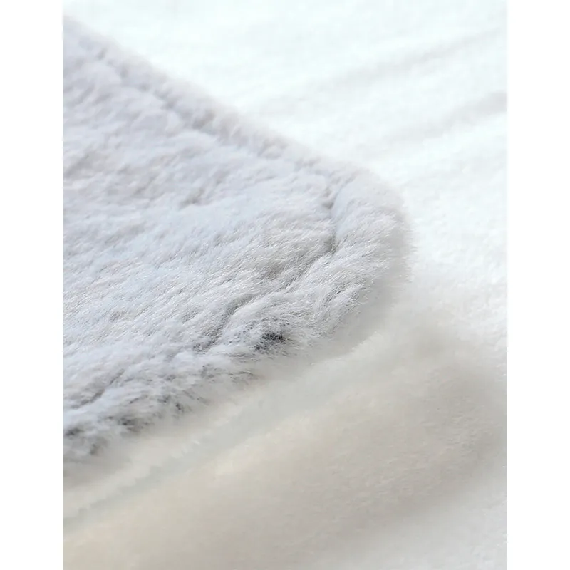 Couverture Fausse fourrure Gris clair M&M - 75x100cm-3