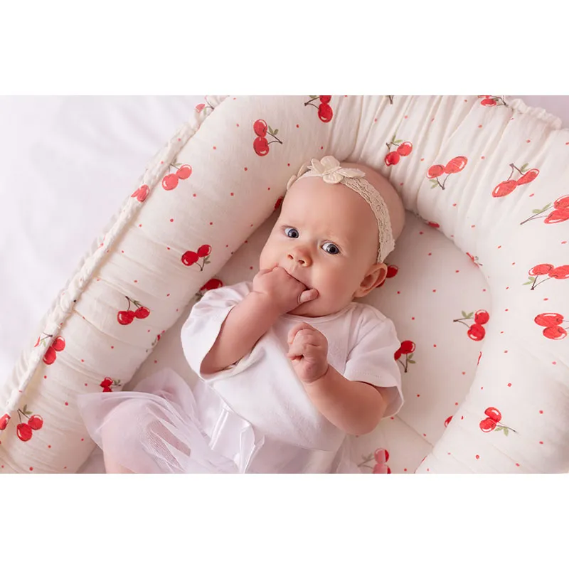 Cocon cale-bébé avec fermeture Cerises - 90x50cm-1