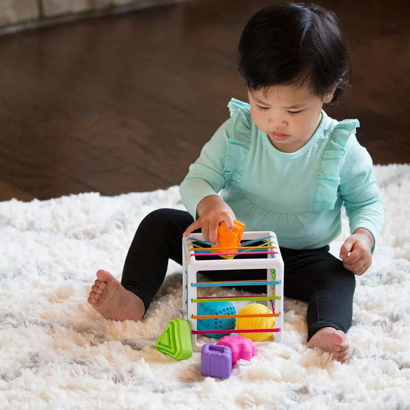 Cube à formes sensorielles InnyBin 7pcs - 10m+-4