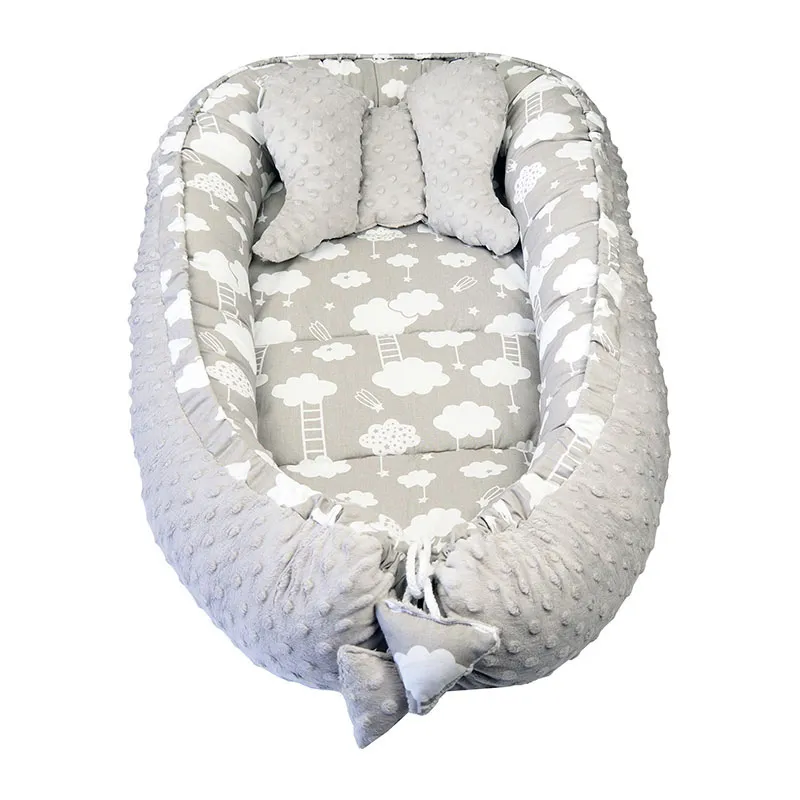Cocon cale-bébé + Coussin Minky Nuages Gris - 90x50cm-0